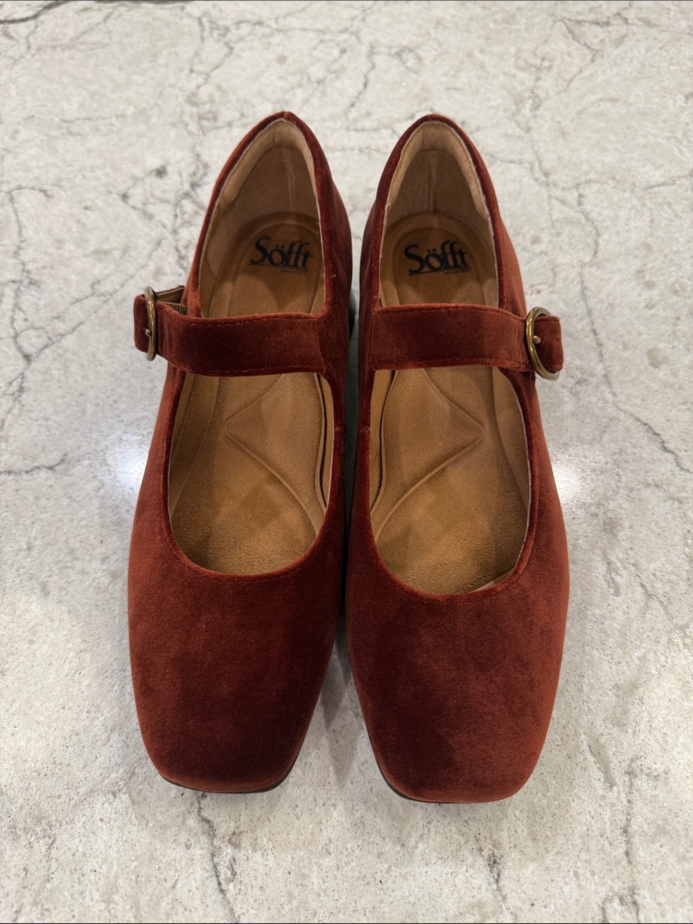 Womens Mary Jane Flats in Rust Velvet -Söfft